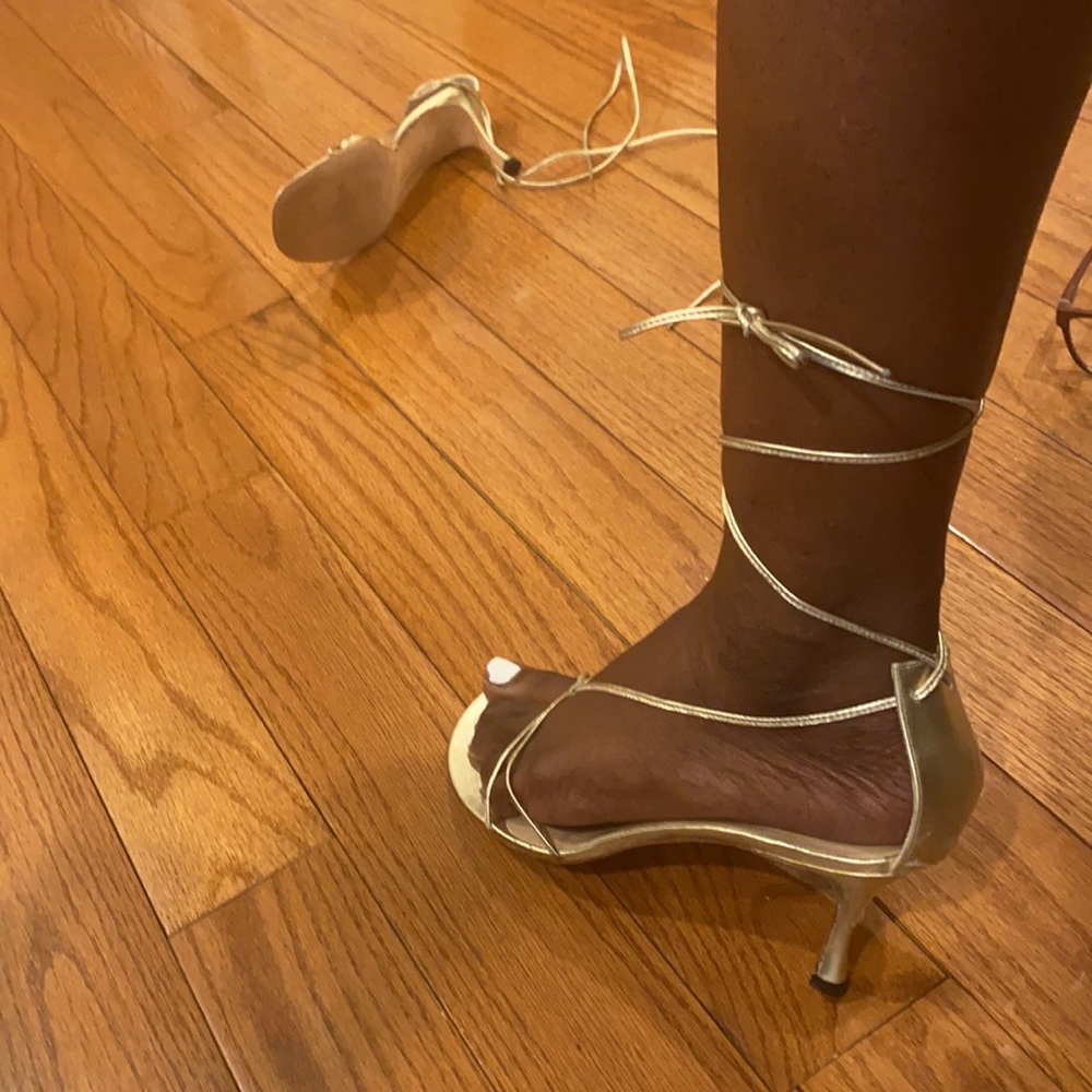 Classic Manolo Blahnik Sernesi Strappy Sandal - Picture 9 of 12